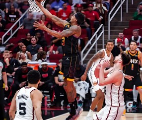 尼斯迎NBA总决赛关键赛，集结日再遭质疑，赛场秩序良好，身体对抗强度拉满的简单介绍-九游VIP